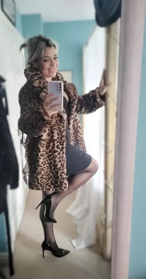 Black classic  by FrankieFiestyMilf