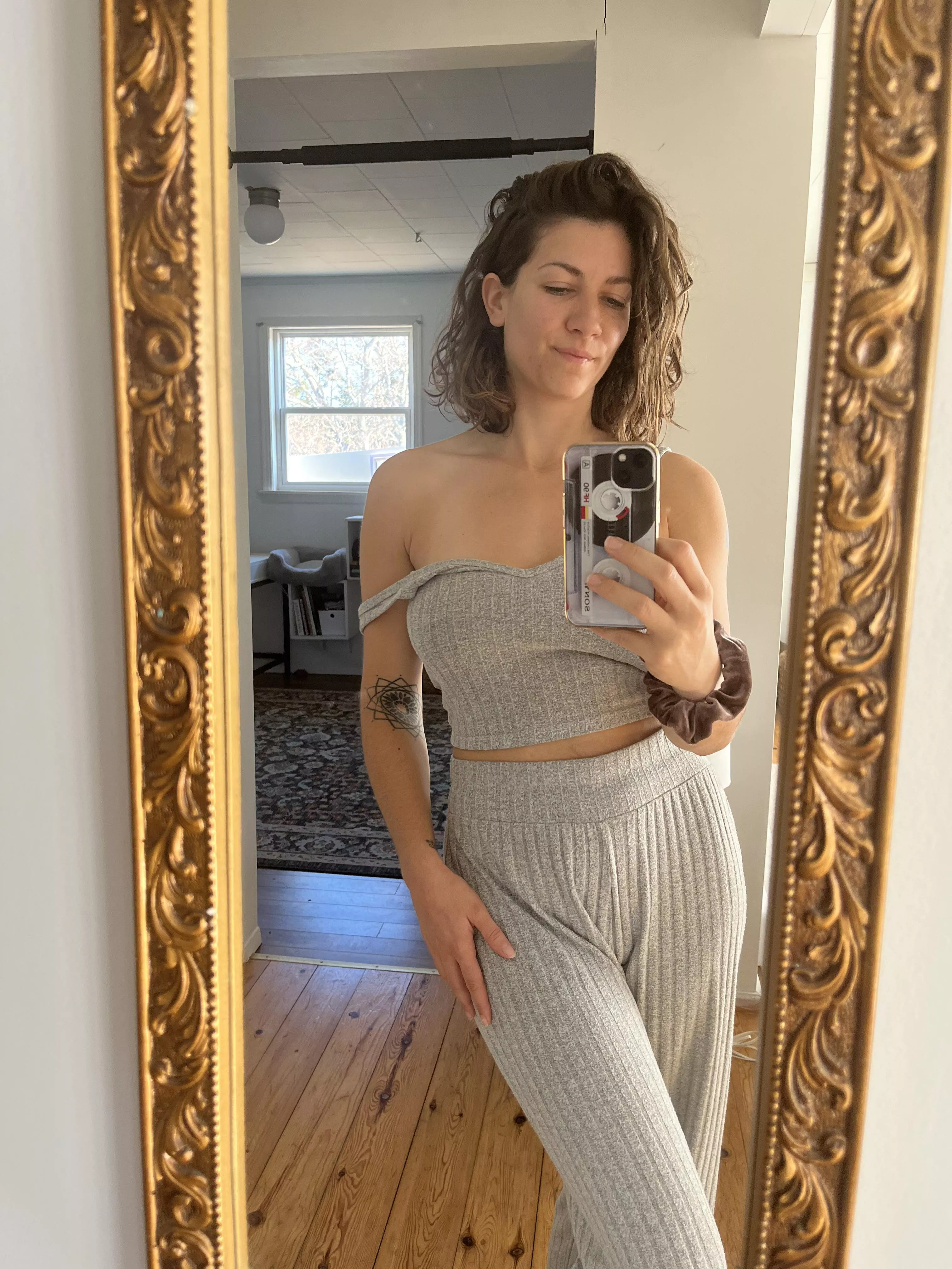 Braless in my lounge suit 💁🏻‍♀️ posted by maplesyrup_girl