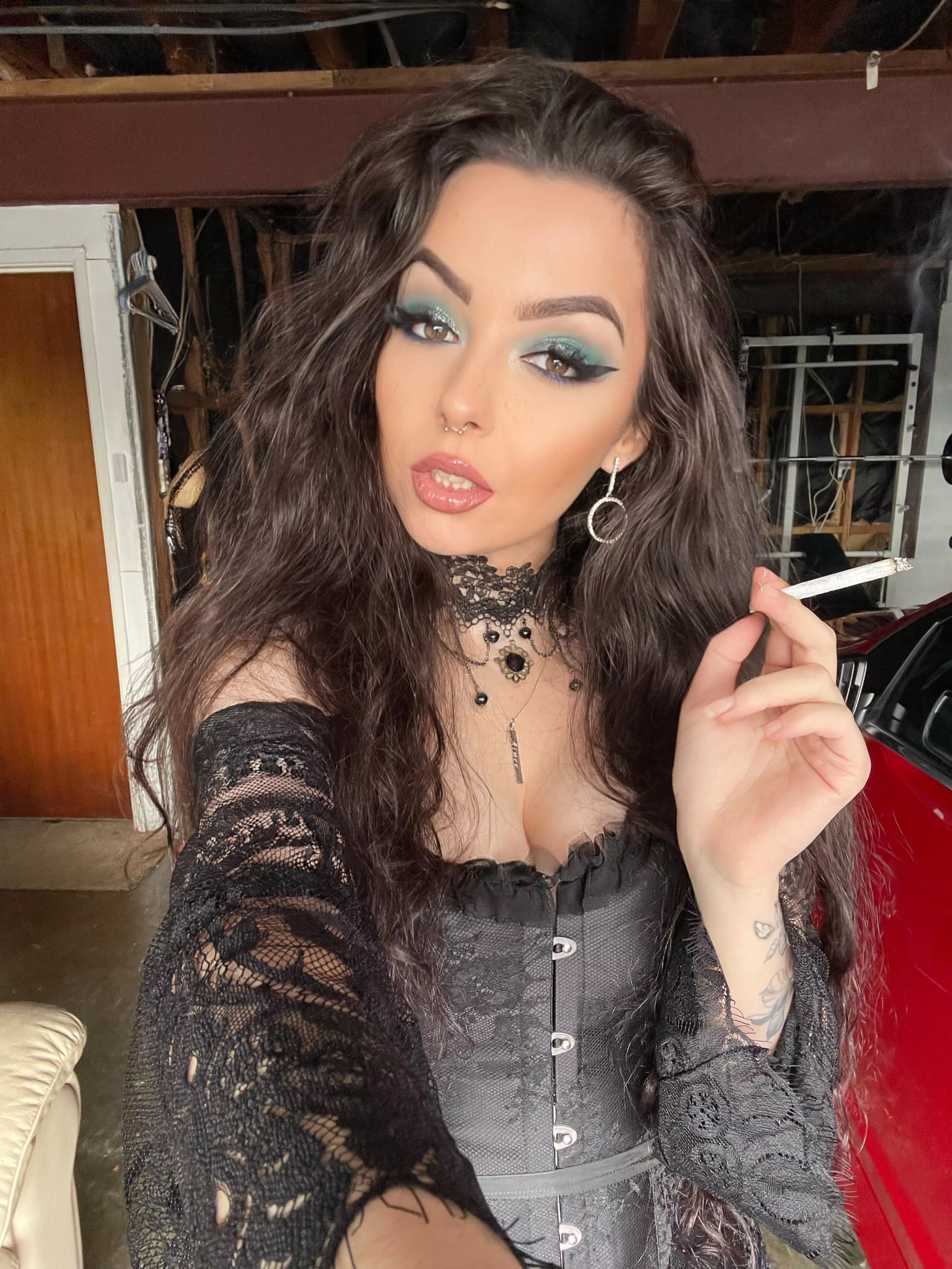 do you like alt smoker babes? (before moderators come for me, this is a taylor made plz don’t delete my post) xx  posted by Brattywynter