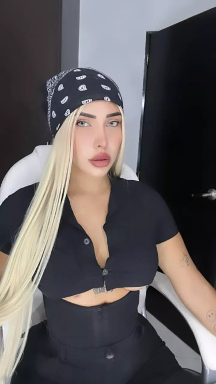 Does this croptop look good on me posted by triuneSixties60