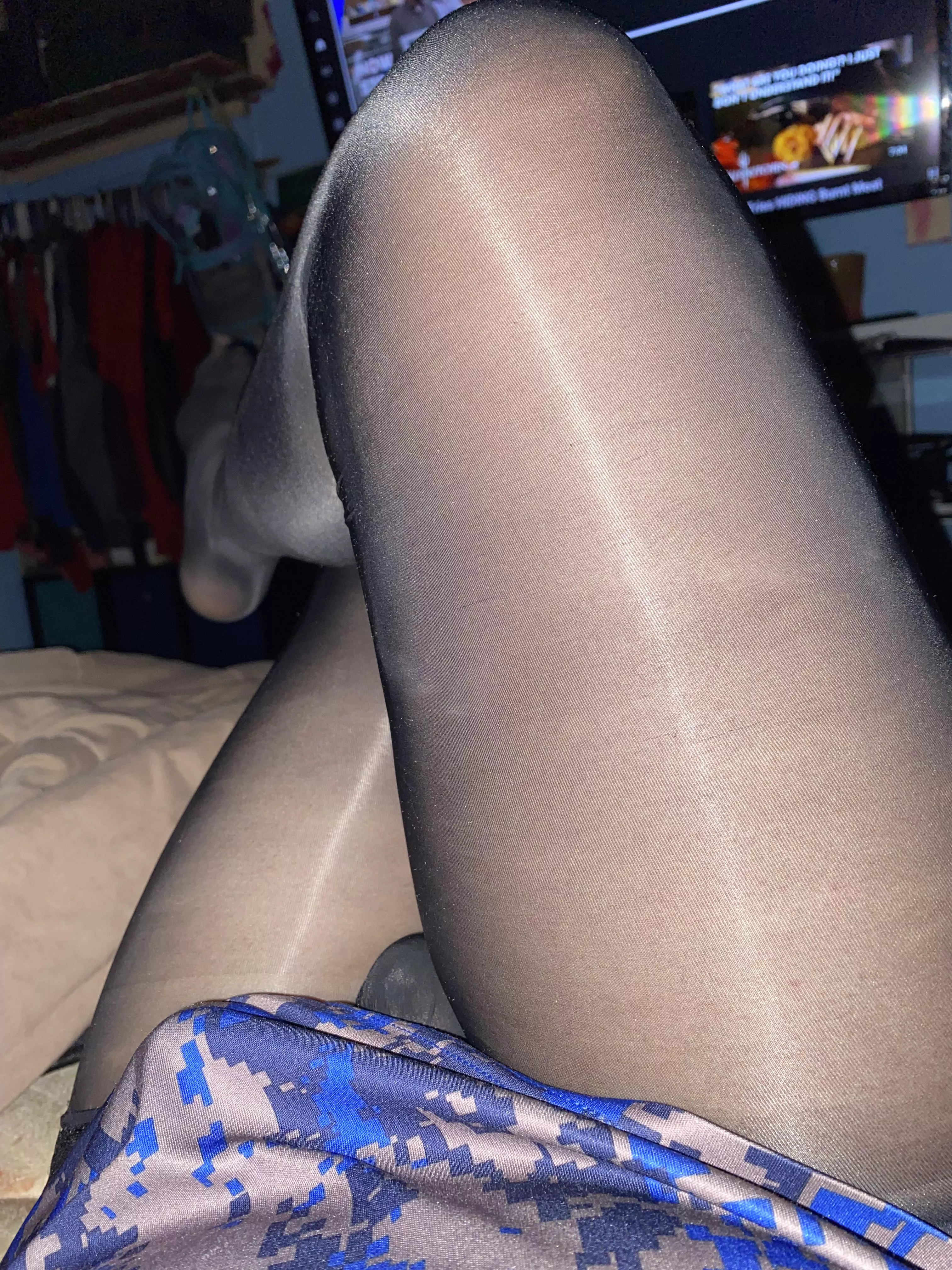 Does this pose make me look sexy? posted by Quirky-Knowledge-449