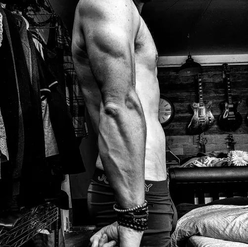 Forearm with tricep. by an-ordinary-gent