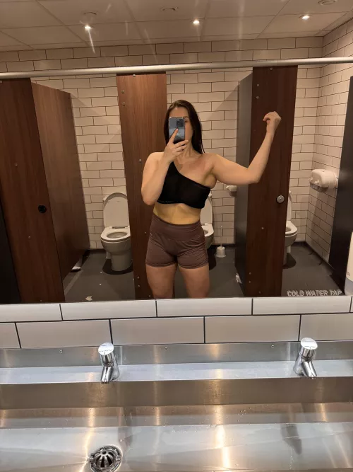 Forever tryna build muscle 💪🏼 by Bustybrunettexo