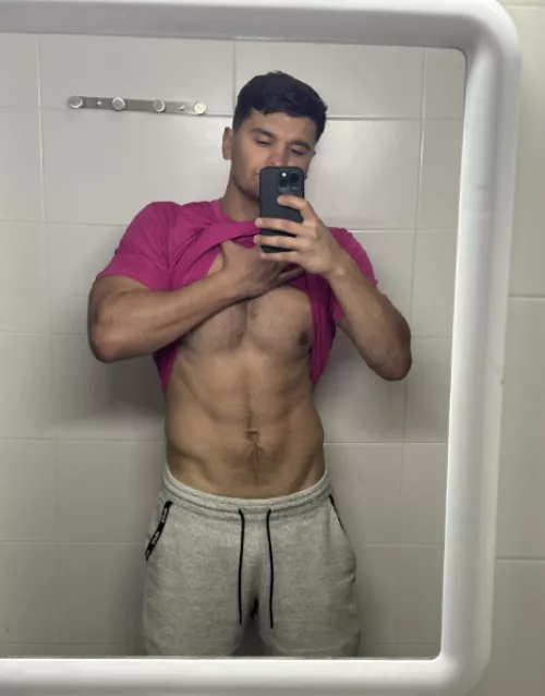 Here again! A lovely V by New-Gear421