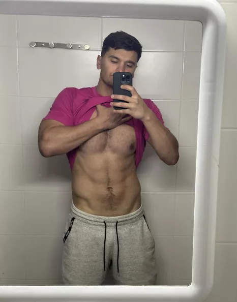 Here again! A lovely V posted by New-Gear421