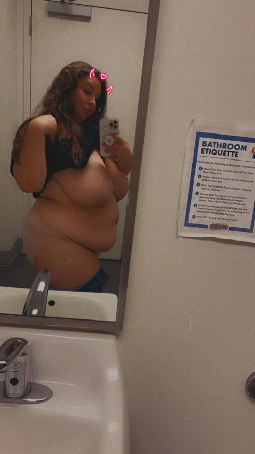 I just love my belly here😍 by Scarecrowsimp