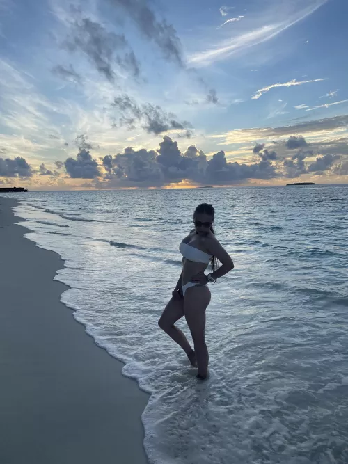 I like how my bikini blends with the clouds and sea) by adlenaline_