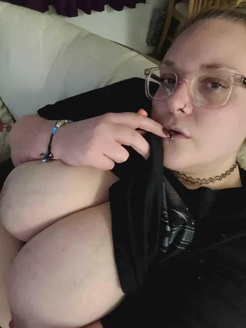 I'm lonely! by Unihornella