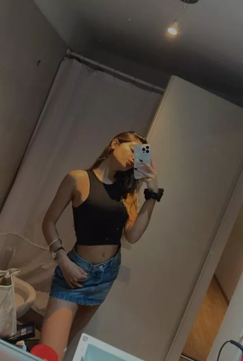 Is this top looking great on me? [18F] by FunRegister3289