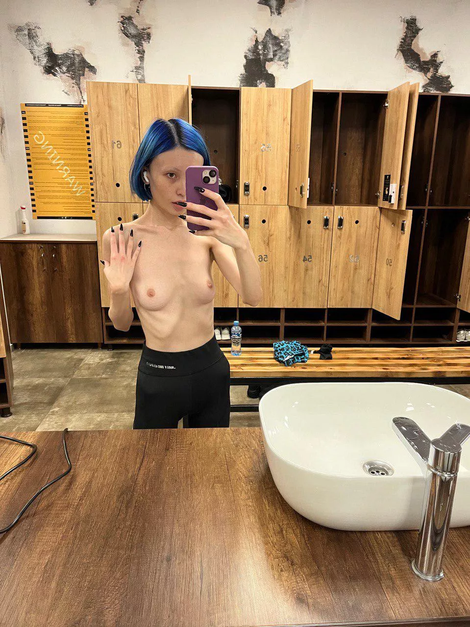 It’s good that there is no one in the hall in the morning posted by miukikandeee