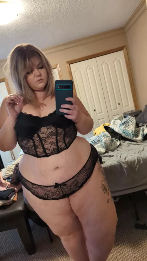 Just a fat girl looking for a face to sit on  by xxsagexo