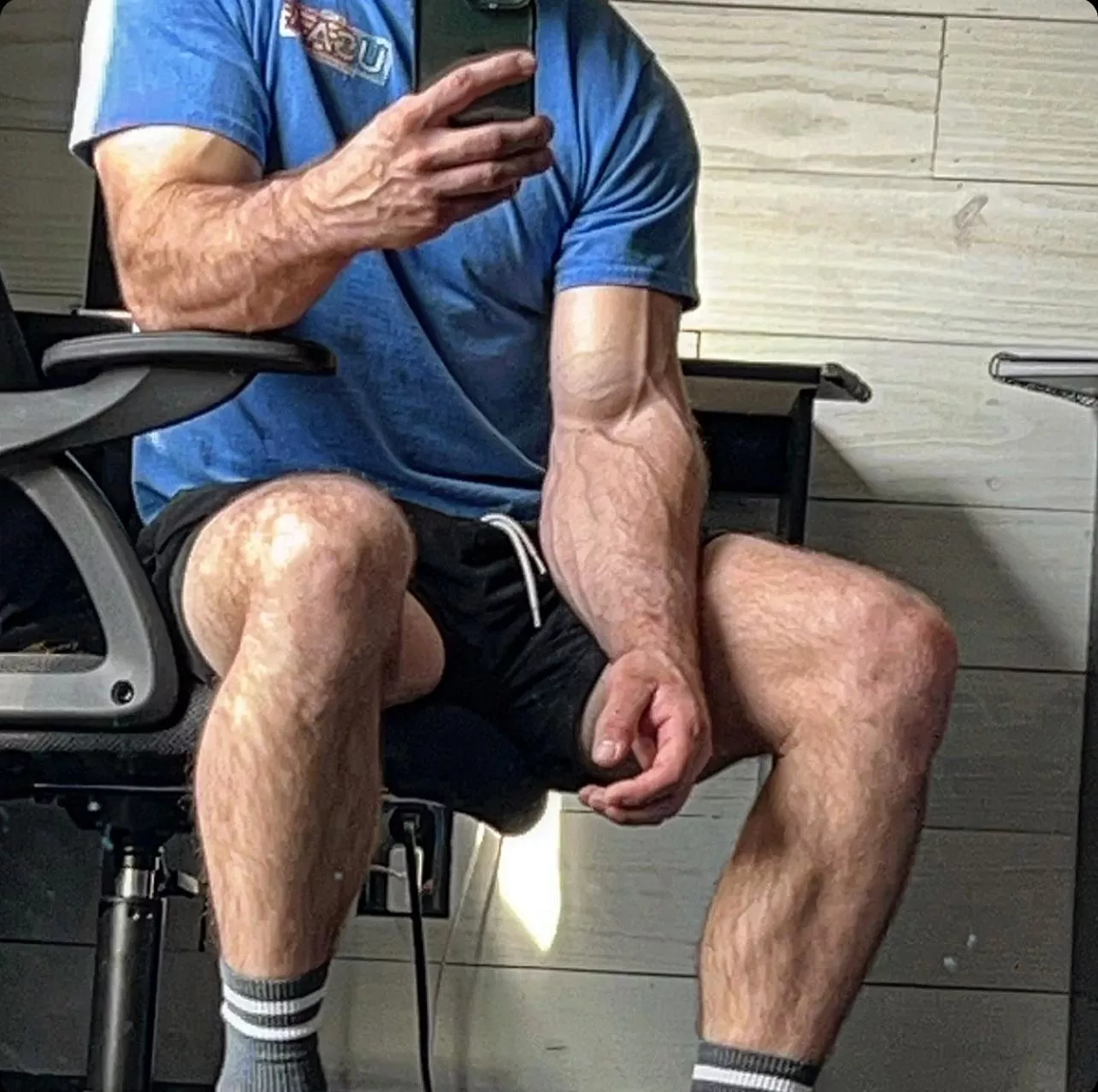 Just a quickie forearm pump before work 😏 posted by Miserable_Ad8606