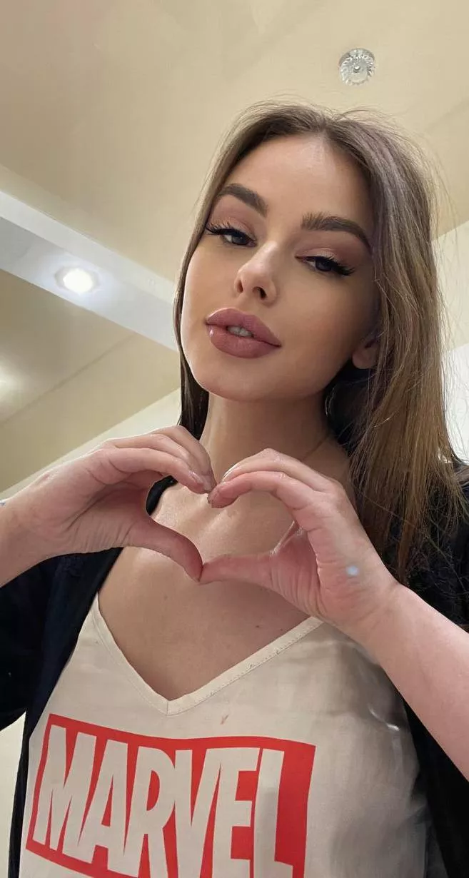 Just showing off my new manicure, what did you think posted by Existing-Arachnid-92