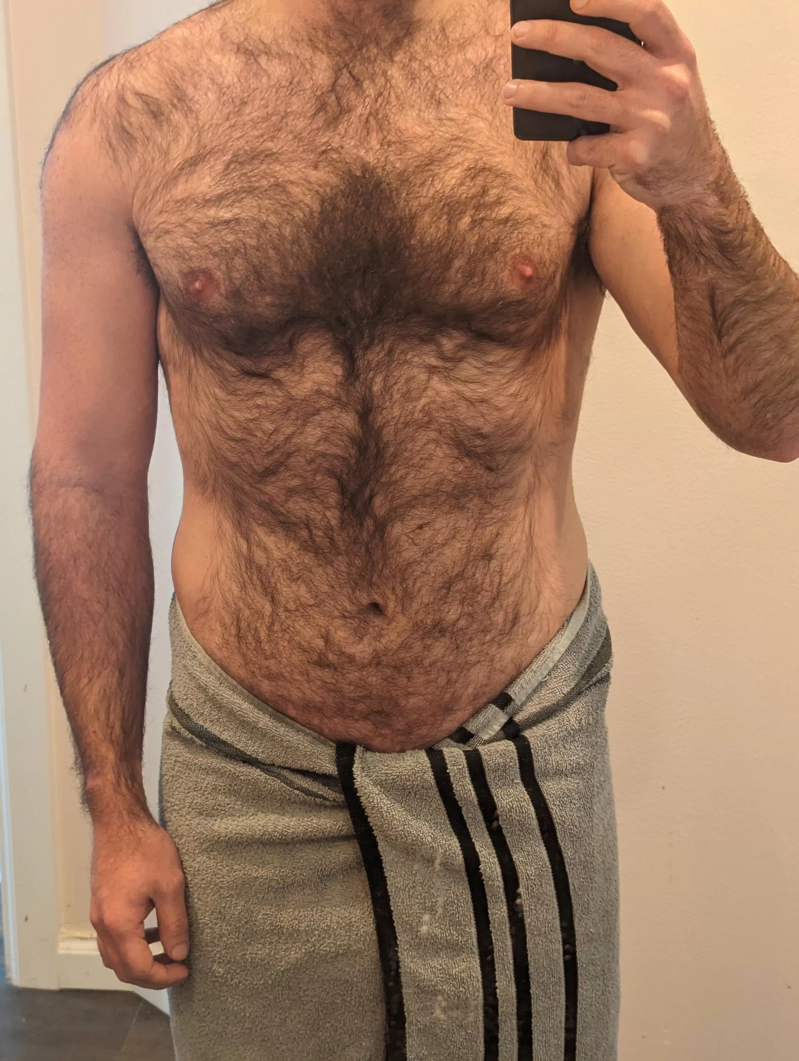 Looking for fit, masc, chill bros into hairy dudes to chat with. Been having account issues so if we've talked in the last few days, hmu again! posted by Accomplished-Lab6069