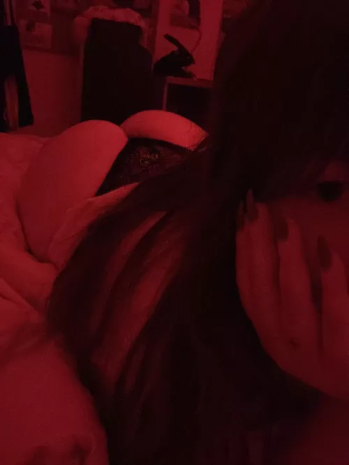 Need someone to use me 💋 by No-Kaleidoscope-4293