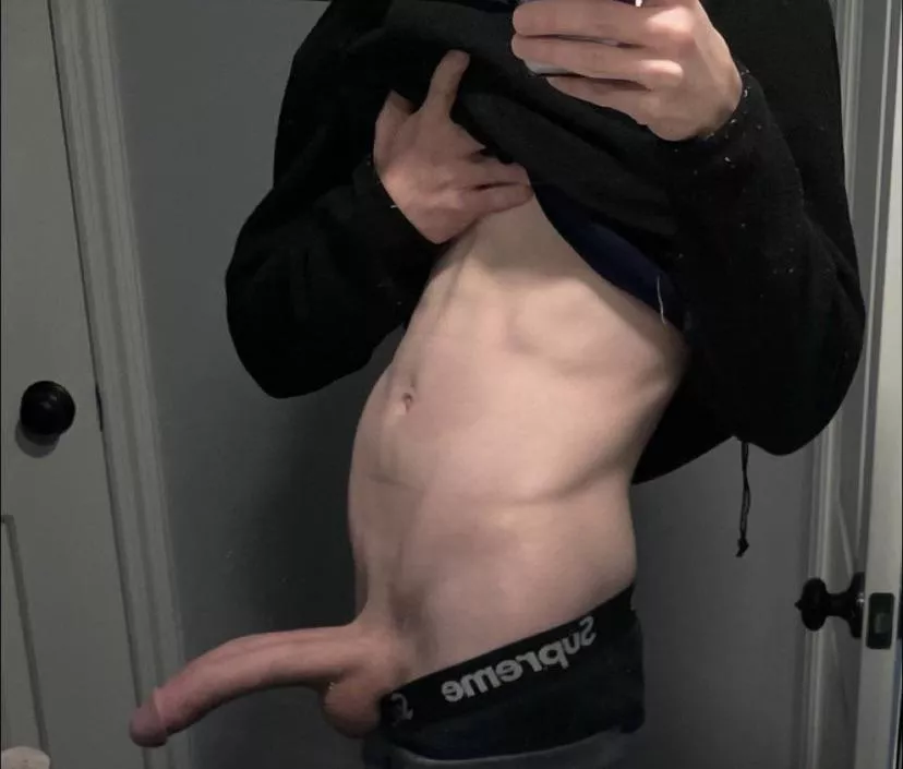 Nice curved boy🙈 posted by KillaHill19