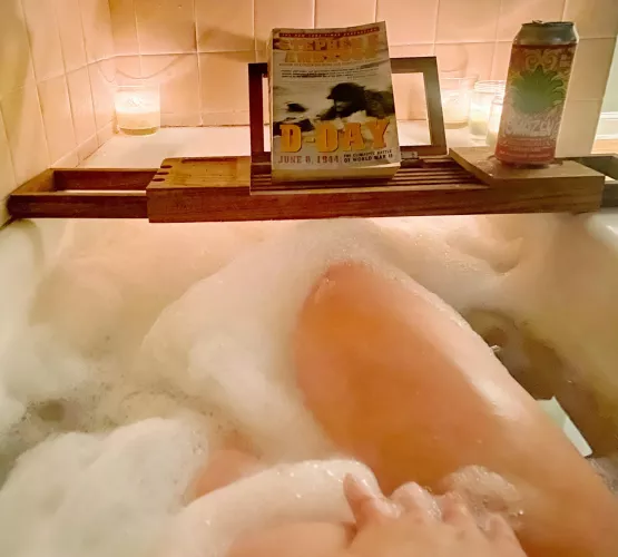 Relaxing with a Smazey 10MG THC Strawberry Lemonade after Sunday Runday (F)unday by Fauxformagemenage