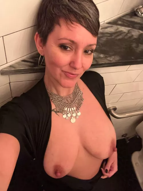 Restaurant selfie before getting laid by Astraea_ann