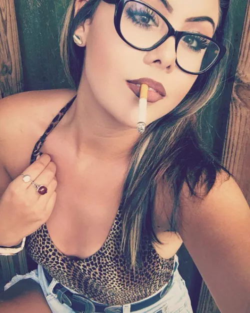 She’s one bad chick and totally knows it by darkpoetries