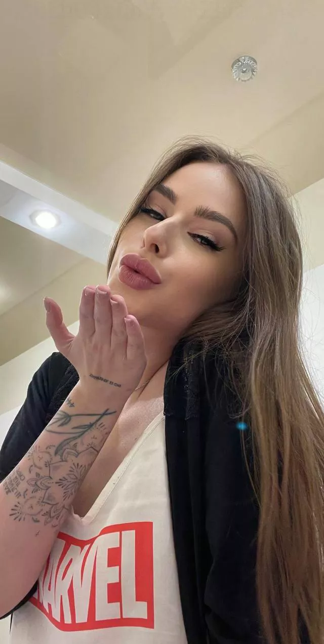 some kisses pls posted by Existing-Arachnid-92