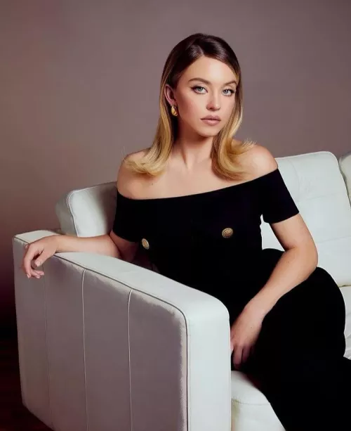 Sydney Sweeney  by Hallow33n78