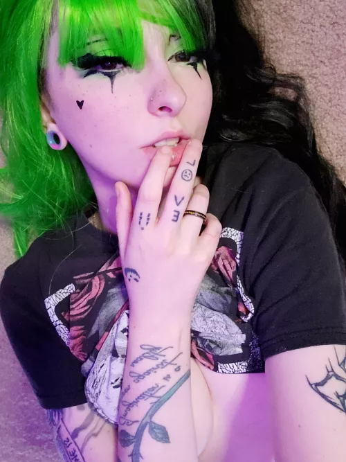 Tell me I'm pretty by xdream_scapex