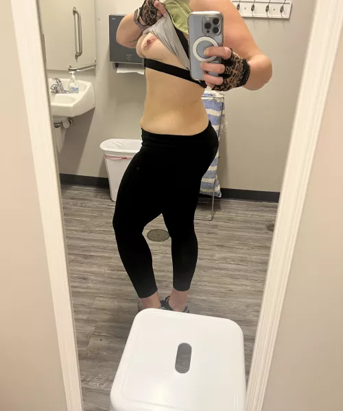 Working on that MILF bod 😈 by RaynaNThunder