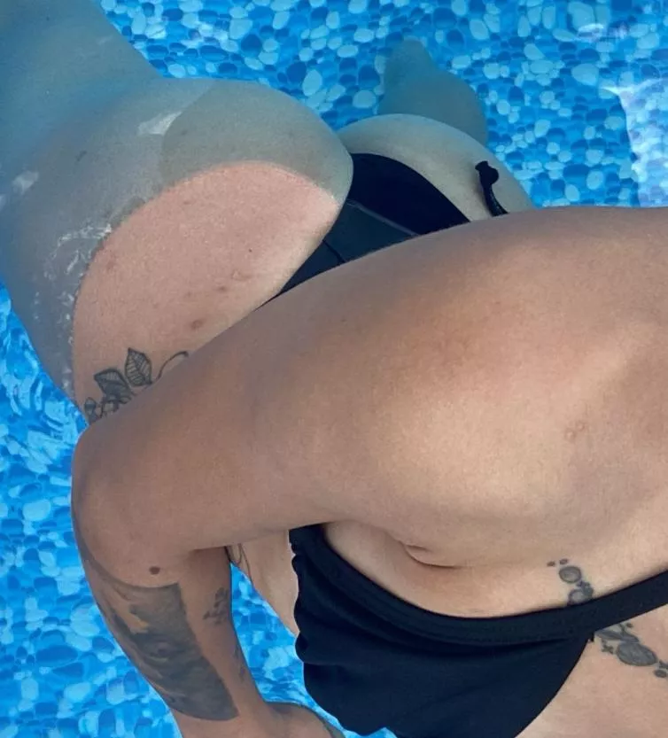 you wanna eat or fuck posted by BibbsJ62688