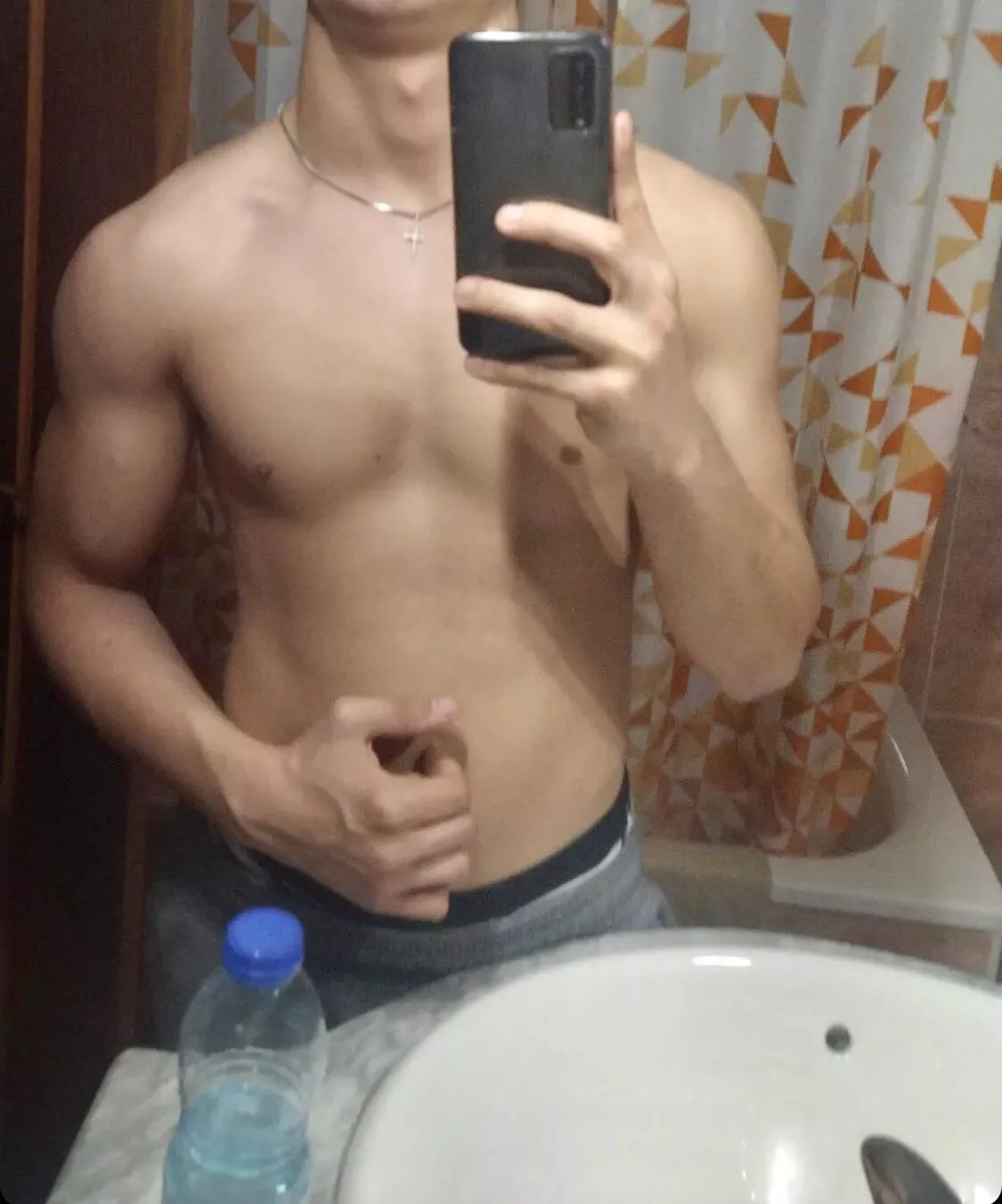 [19] dm me  posted by starhoefeet69