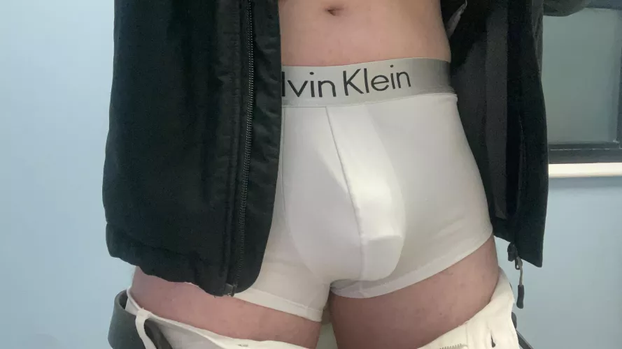 (27 🇬🇧) Work selfie to pass the time by Kentgay96