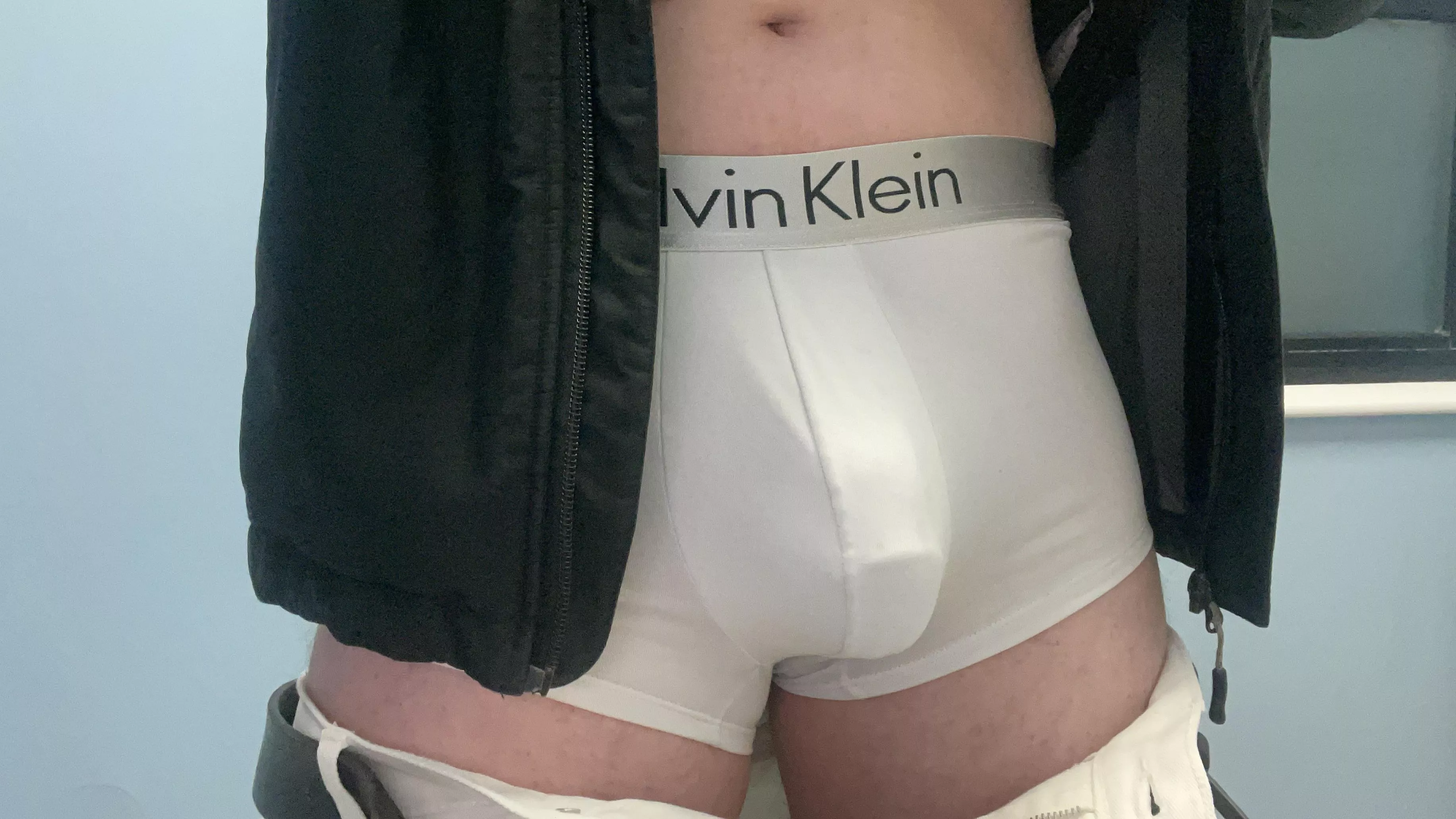 (27 🇬🇧) Work selfie to pass the time posted by Kentgay96