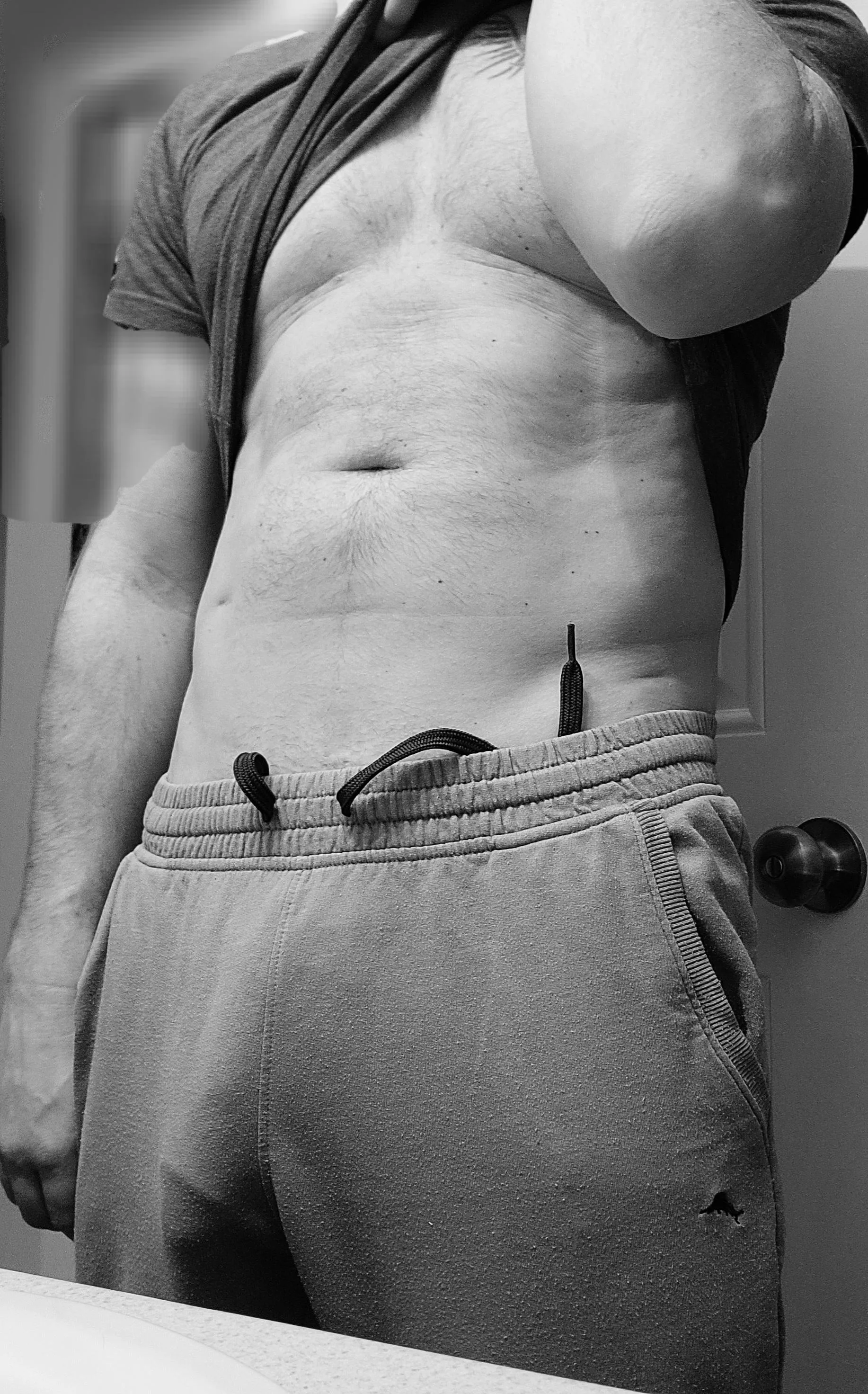 [39]M If you saw this bulge in the gym, what's your first move? posted by JustmeinROC2