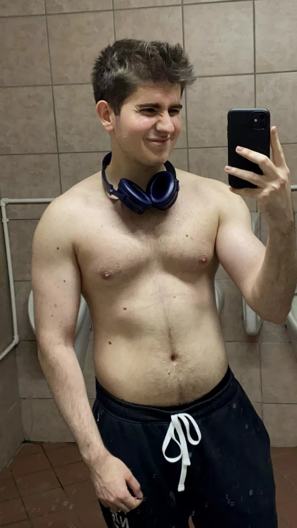 6’4 guy who can’t decide on bulking. Any advice ? posted by No-Alternative-7781