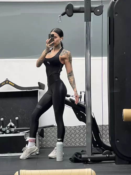 Am I cute in this gym outfit by starklyFeign