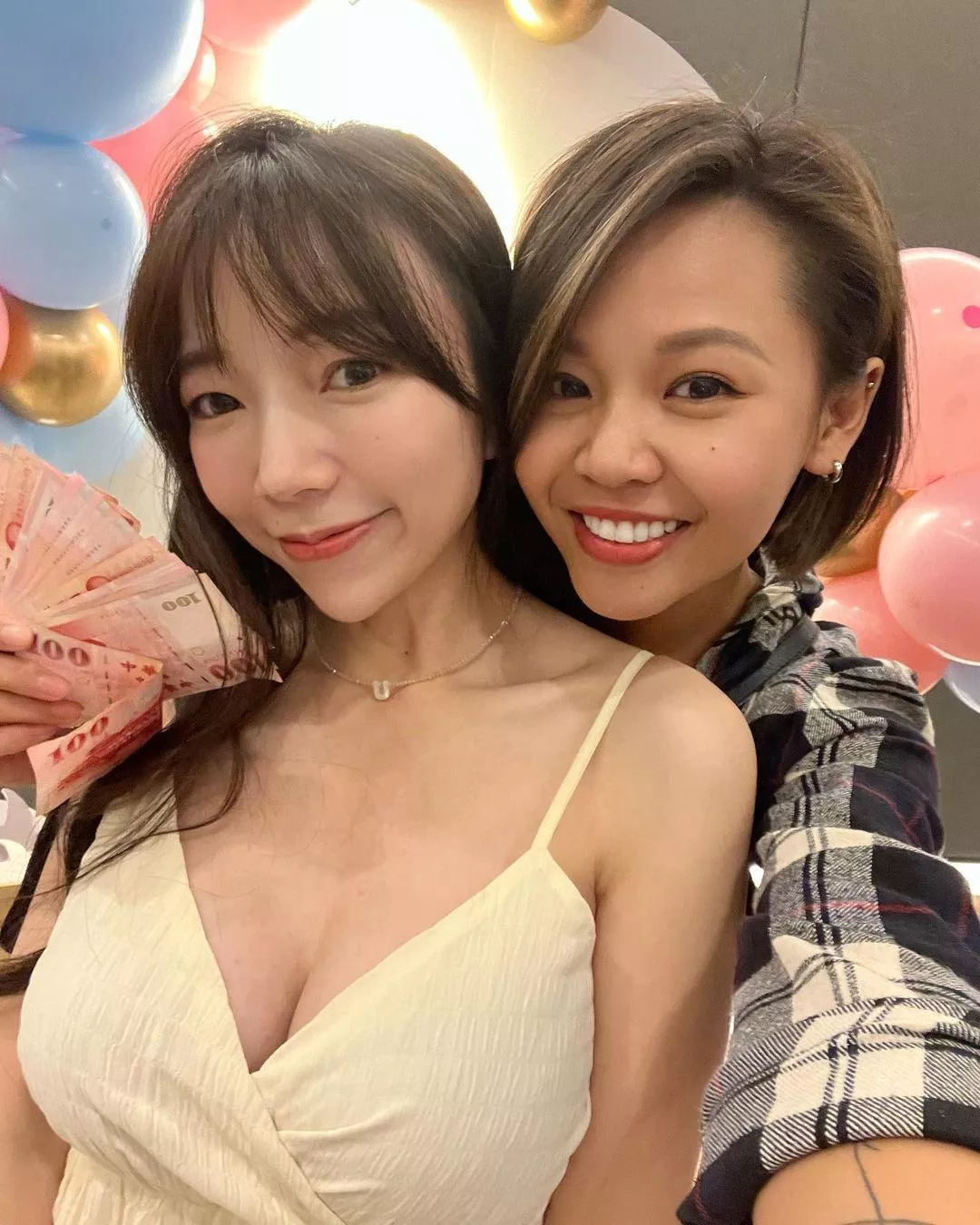 Asian Ladies posted by wakkaffx2