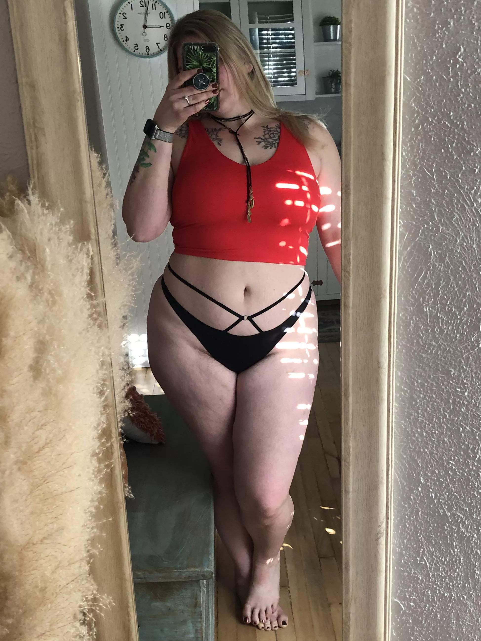 Come pull on my strings 😈 posted by PLANTSN0TPE0PLE