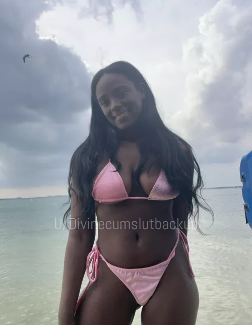 Do you like beach girls by Divinecumslutbackup