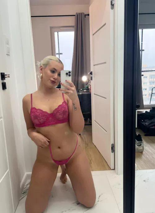 Do you think I'm pretty by RealHearw