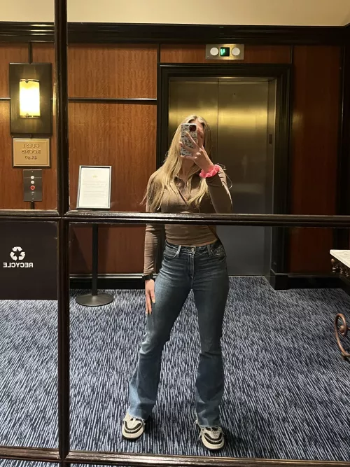 Going up or down [f28] by Deep_Impact1