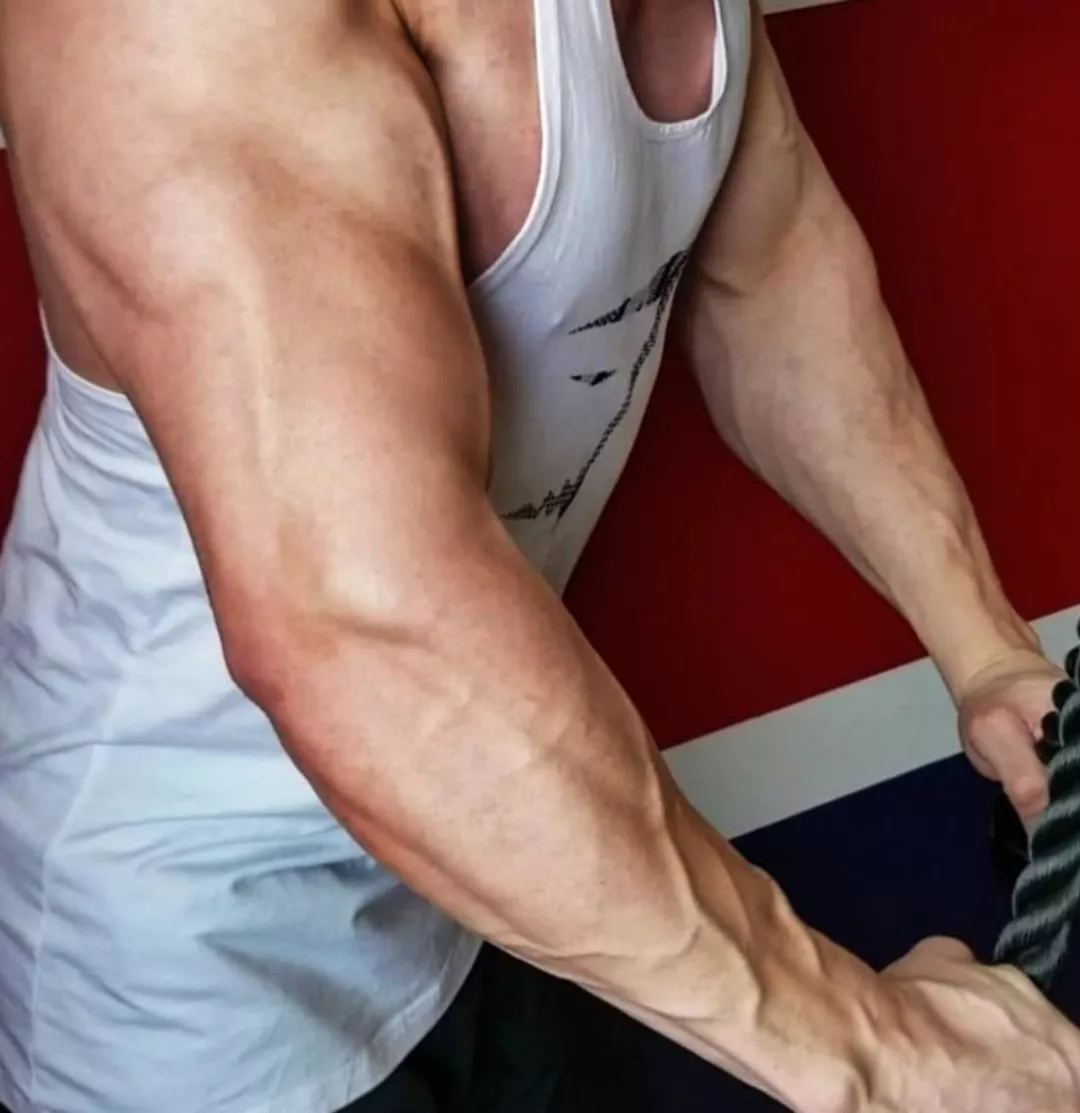 Gym time 💪🏼😈🔥 posted by John_fitness91