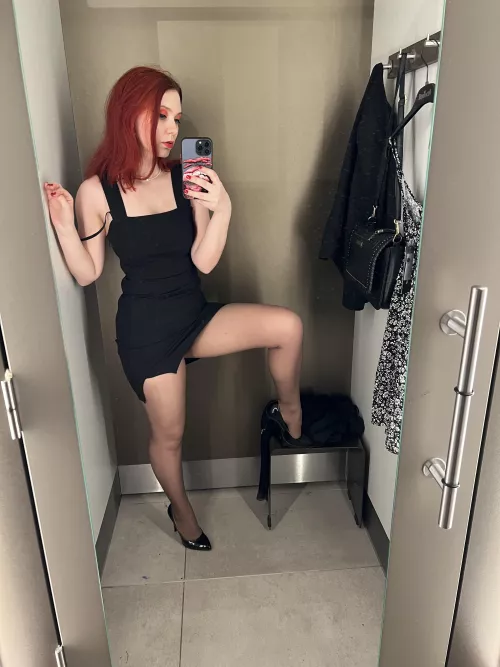 Hello🖤 by ichigo_emaa