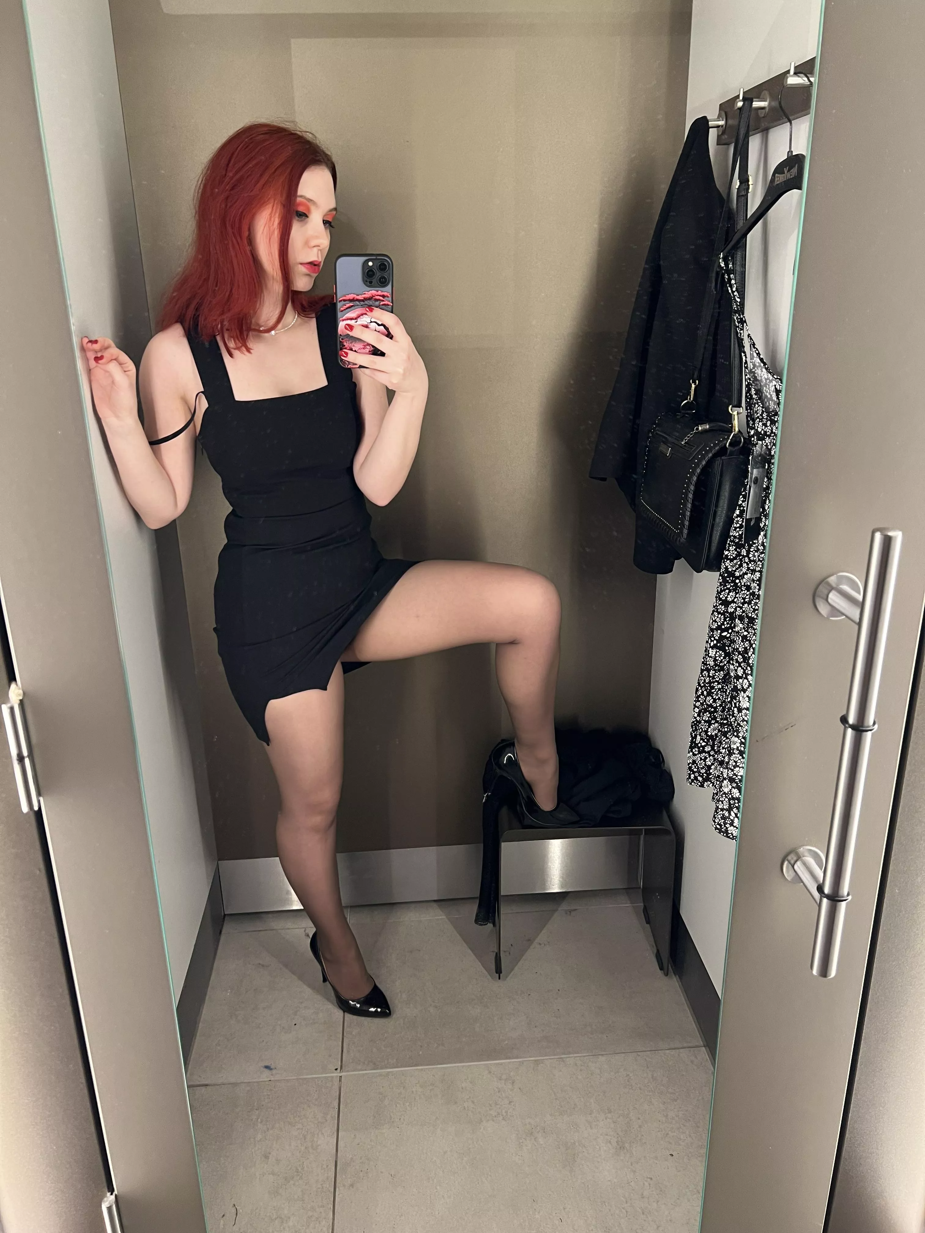 Hello🖤 posted by ichigo_emaa