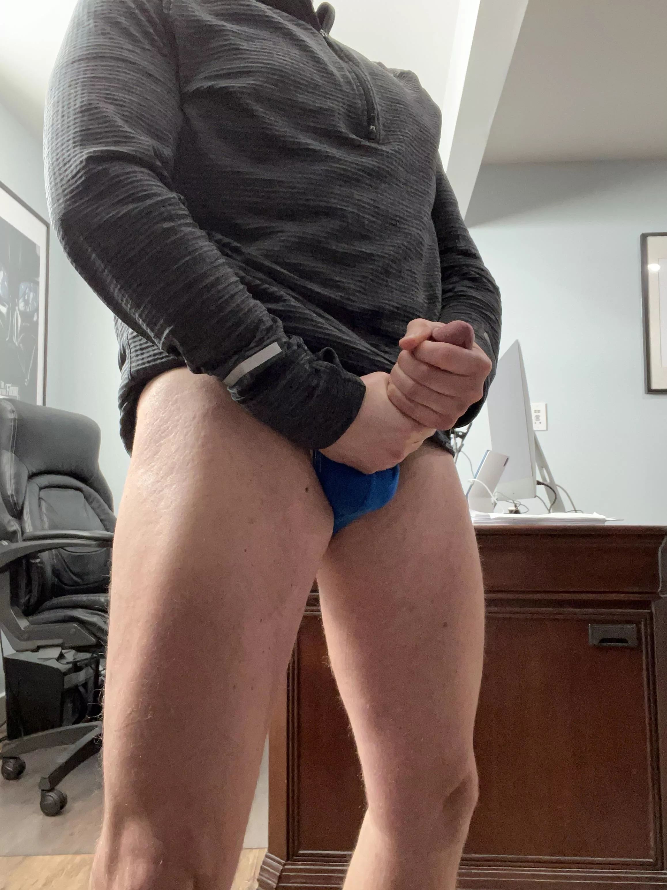 I hate Mondays. Come keep me entertained. (49) posted by AngelconCuernitos