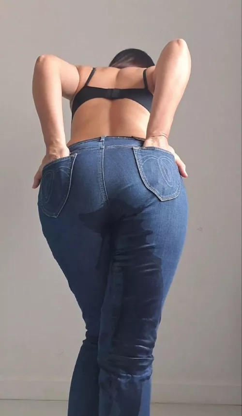Jeans wetting  by Hotthaibabe