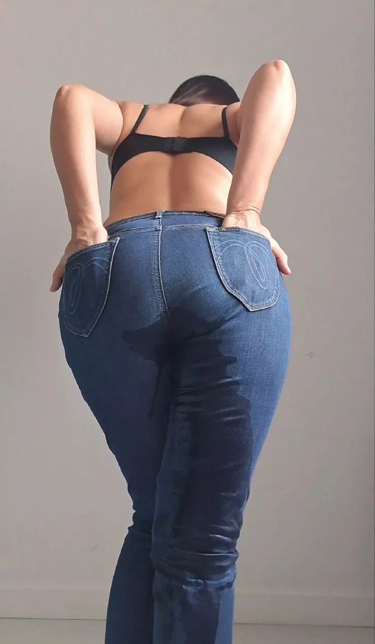 Jeans wetting  posted by Hotthaibabe