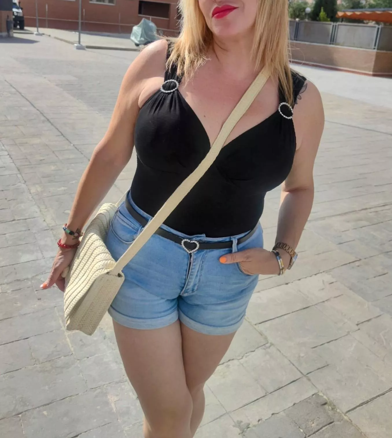 Milf outfit [f] posted by missjonner74