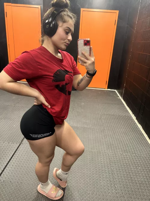 Muscle mommy  by olivia_maeve