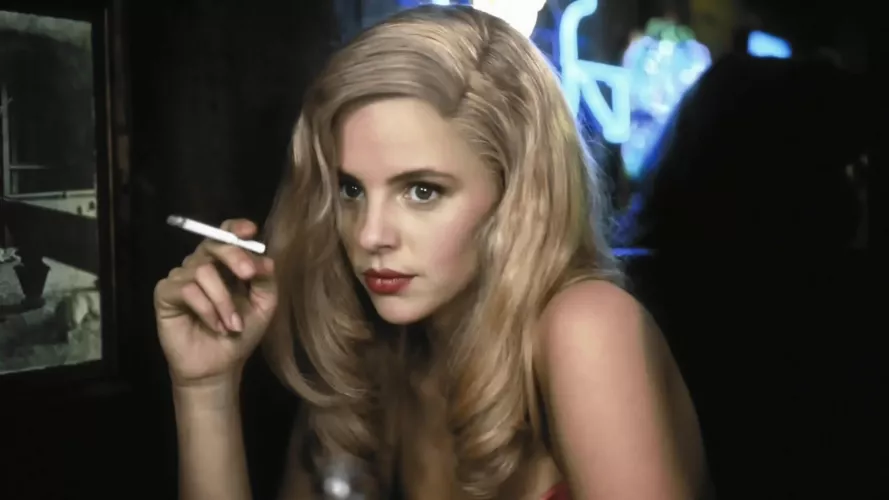 She stares back by darkpoetries