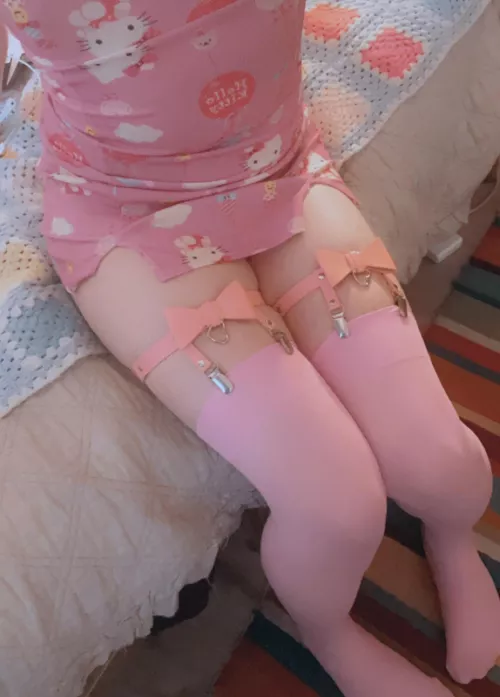 Thigh squishing needed >.< 💕🎀 by Lvl99Cute