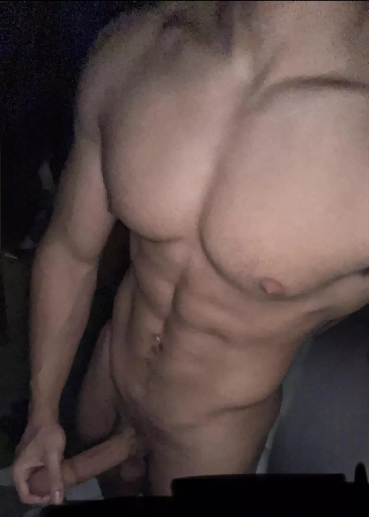 Who wants to chat posted by monmake112